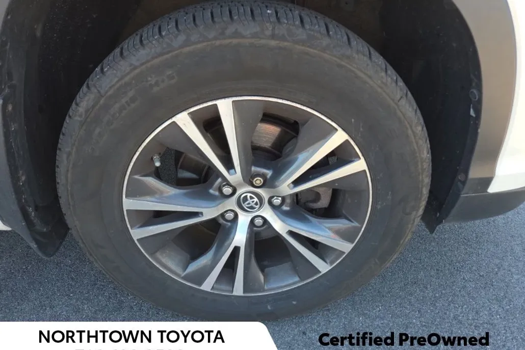 2016 Toyota Highlander XLE photo 1