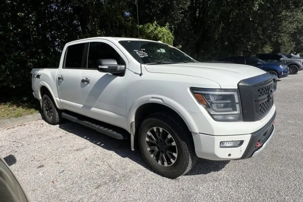 2020 Nissan Titan PRO-4X Crew Cab photo 1