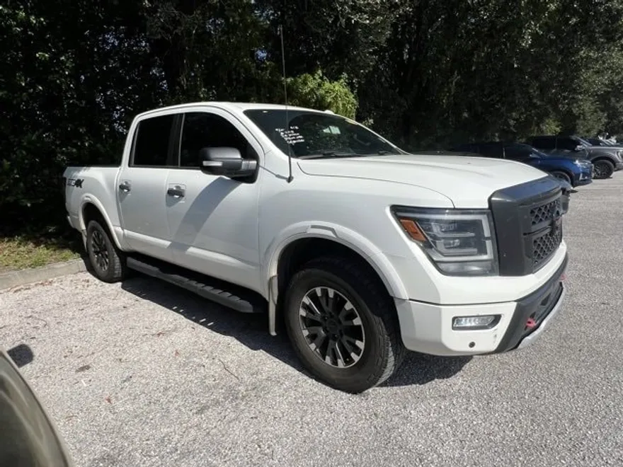 2020 Nissan Titan PRO-4X Crew Cab photo 1