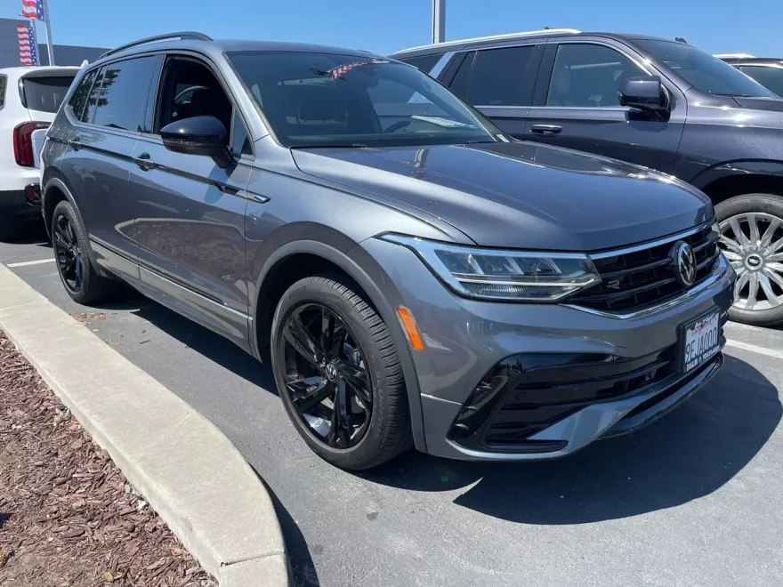 2023 Volkswagen Tiguan SE R-Line Black photo 1