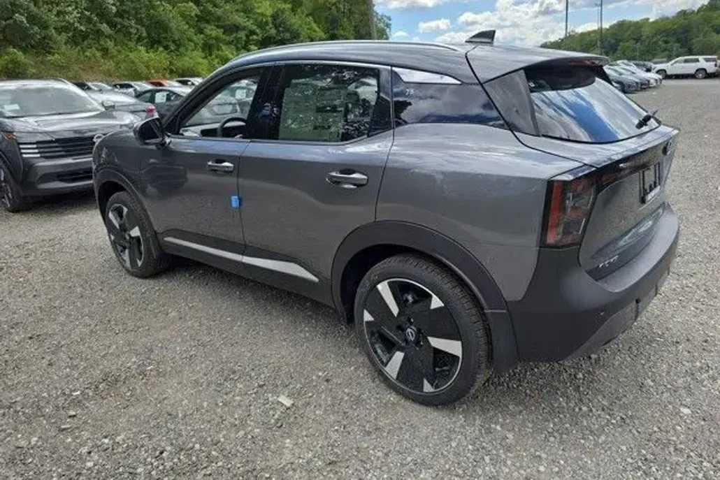 2025 Nissan Kicks SR photo 1