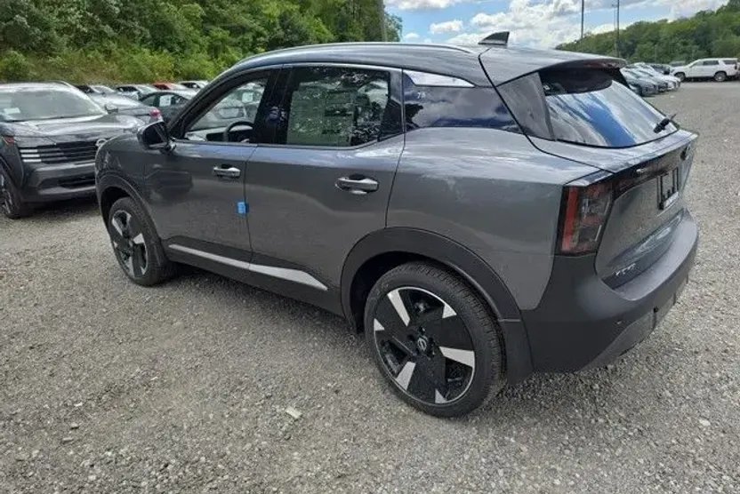 2025 Nissan Kicks SR photo 1