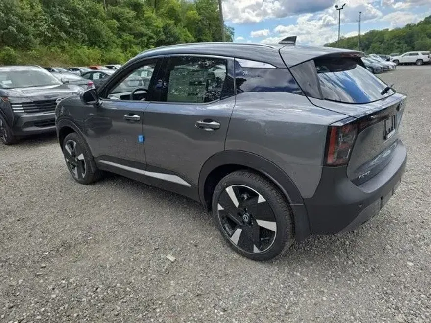 2025 Nissan Kicks SR photo 1
