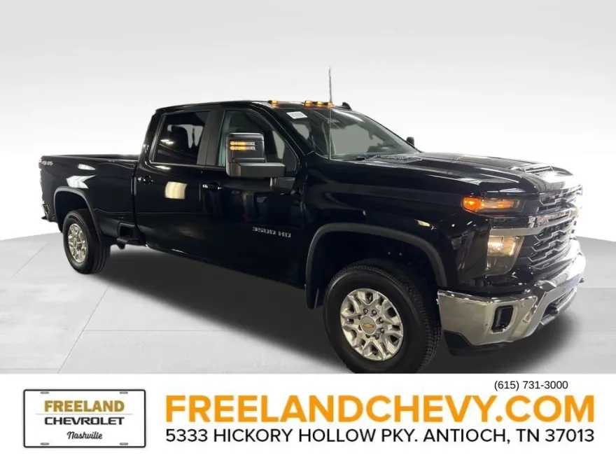 2025 Chevrolet Silverado 3500HD LT photo 1