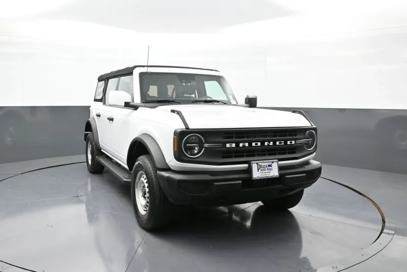 2021 Ford Bronco Base photo 1