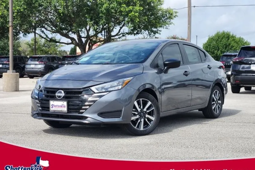 2025 Nissan Versa 1.6 S photo 1
