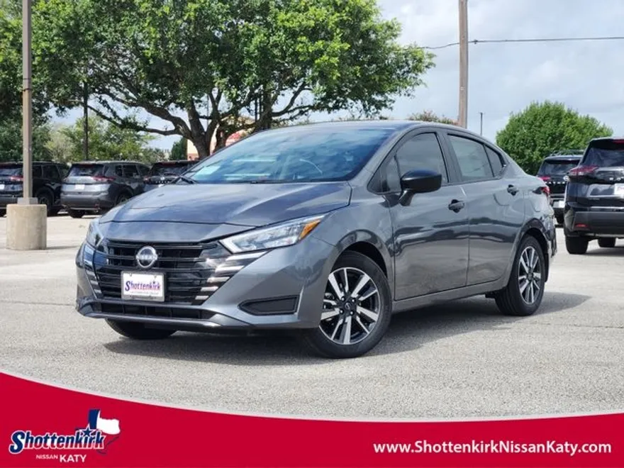 2025 Nissan Versa 1.6 S photo 1