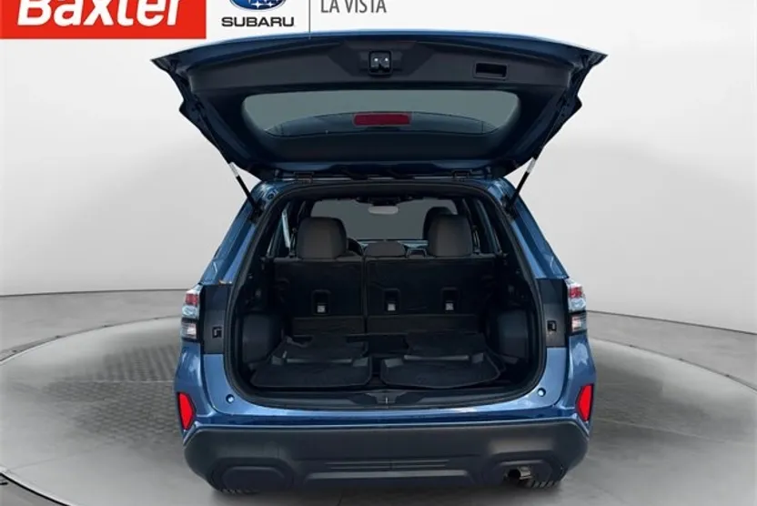 2025 Subaru Forester Base photo 1