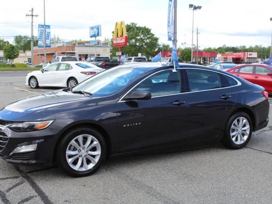 2023 Chevrolet Malibu 1LT photo 1