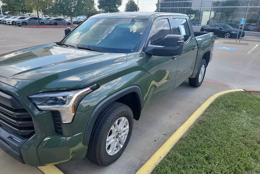 2022 Toyota Tundra SR5 photo 1