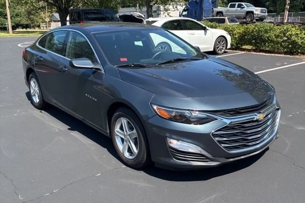 2021 Chevrolet Malibu LS photo 1