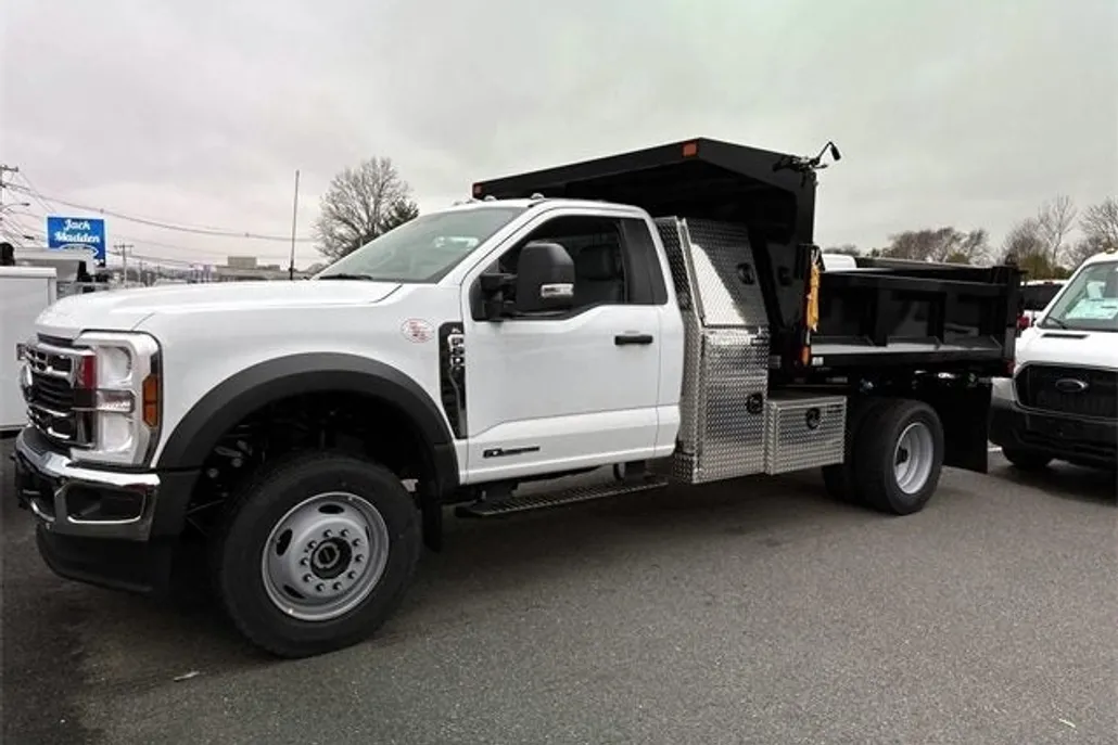 2024 Ford F-600 photo 1