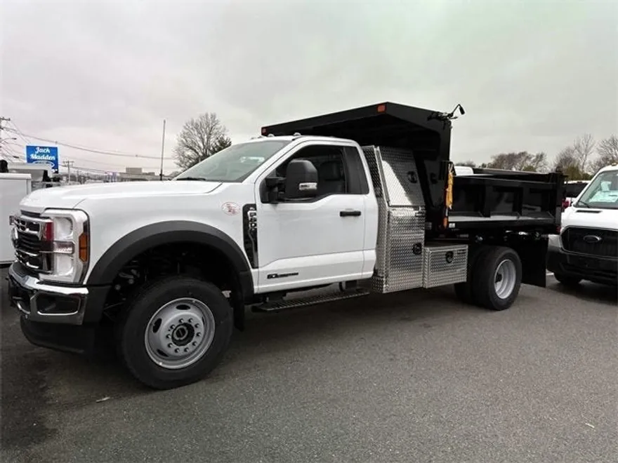 2024 Ford F-600 photo 1