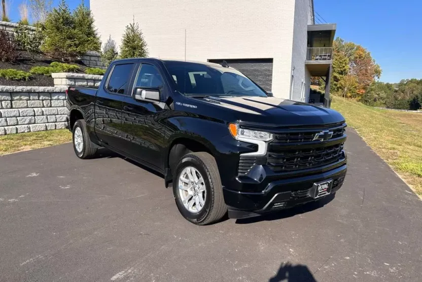 2023 Chevrolet Silverado 1500 RST photo 1