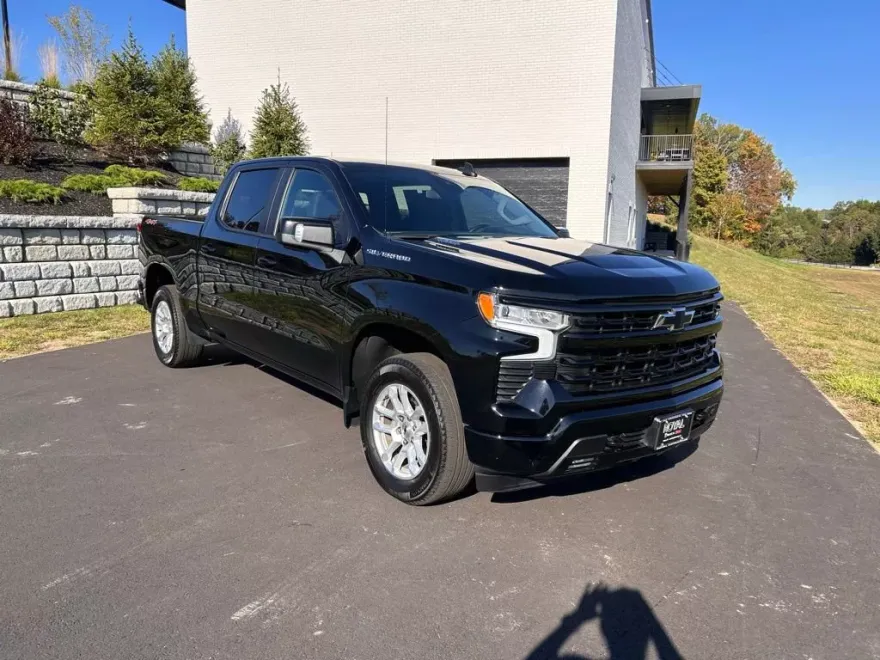 2023 Chevrolet Silverado 1500 RST photo 1