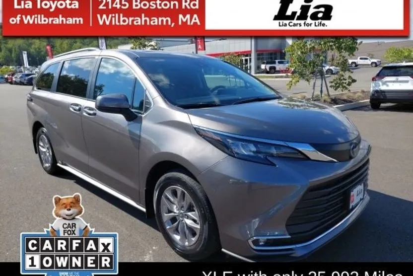 2024 Toyota Sienna XLE photo 1