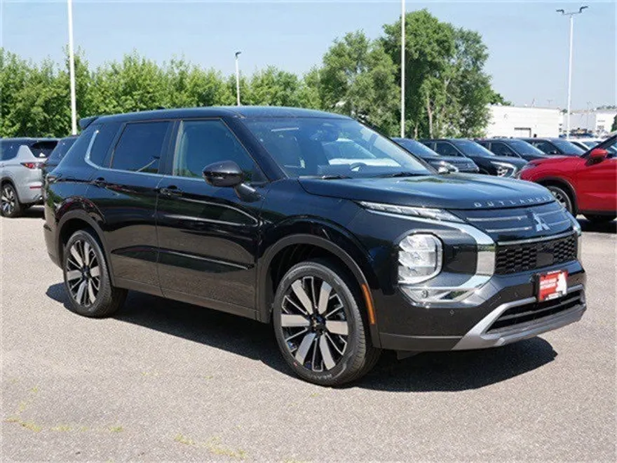 2025 Mitsubishi Outlander SE photo 1