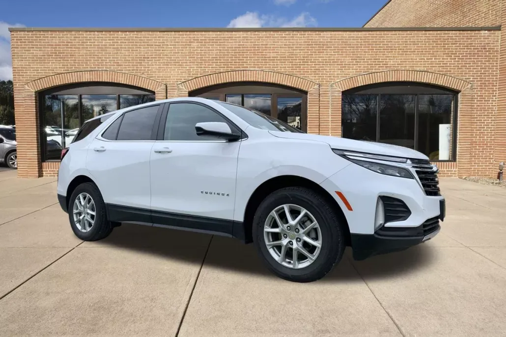 2023 Chevrolet Equinox LT photo 1