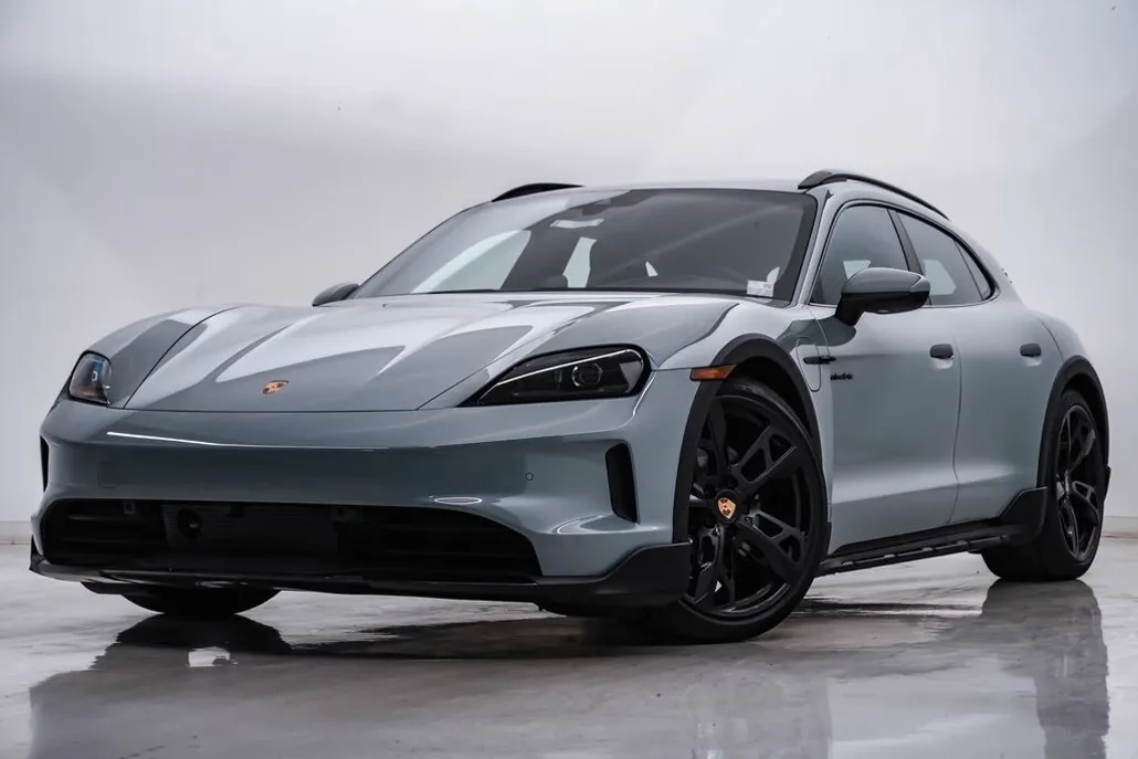 2025 Porsche Taycan 4 Cross Turismo photo 1