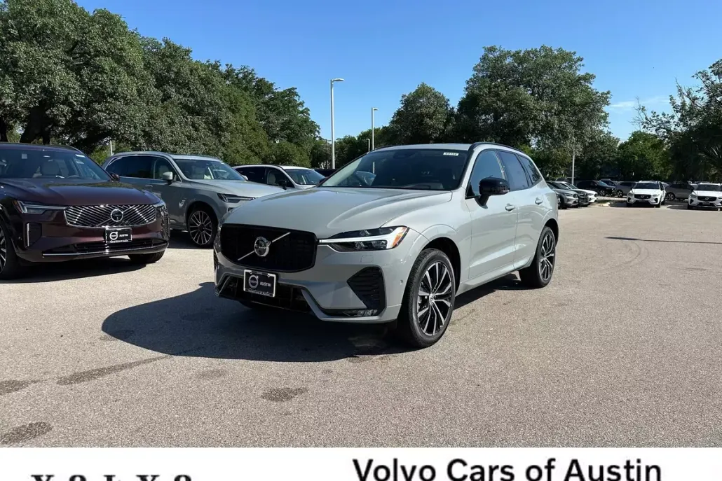 2025 Volvo XC60 B5 Plus photo 1
