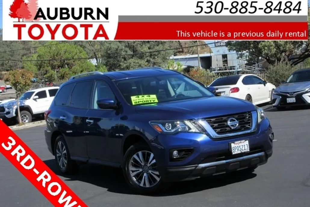 2019 Nissan Pathfinder SV photo 1