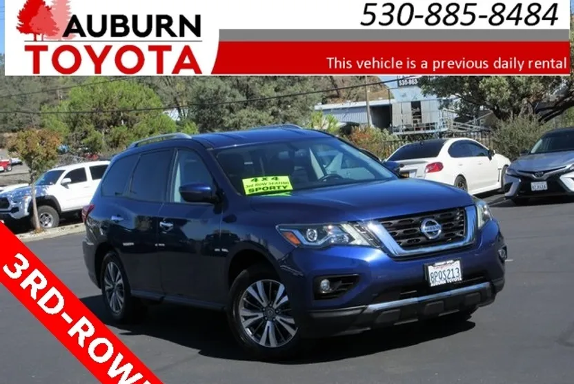 2019 Nissan Pathfinder SV photo 1