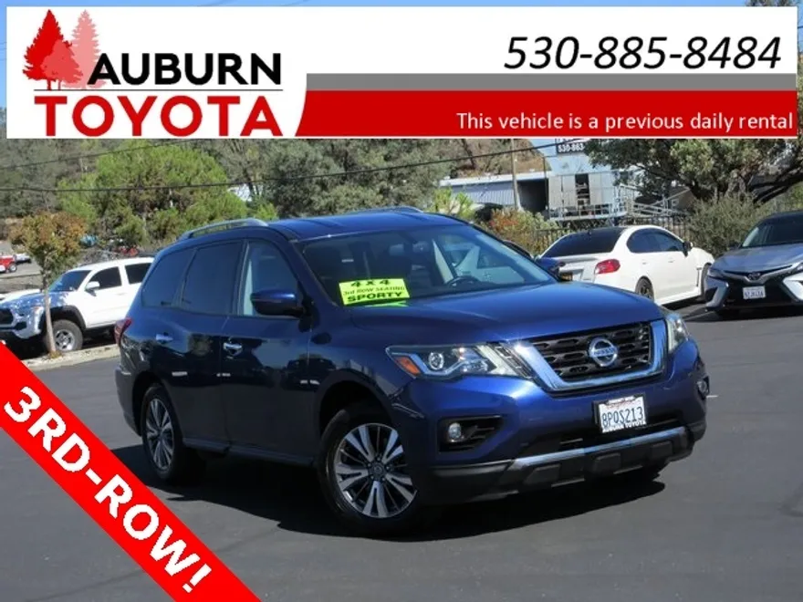 2019 Nissan Pathfinder SV photo 1