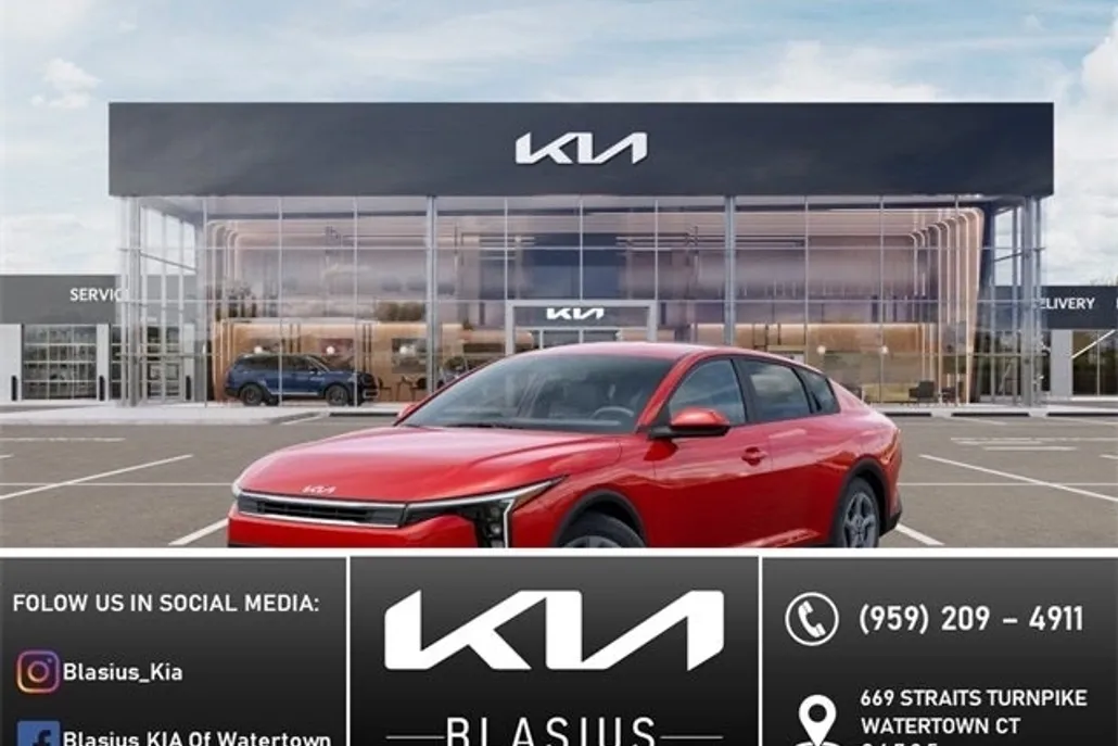 2025 Kia K4 LXS photo 1