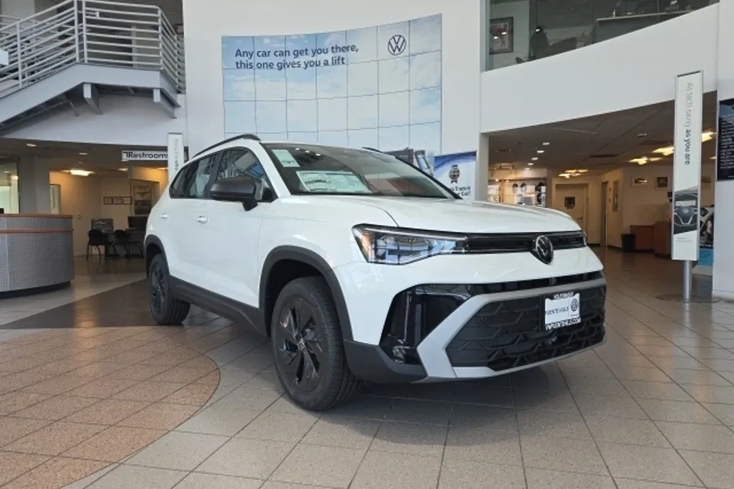 2025 Volkswagen Taos S photo 1