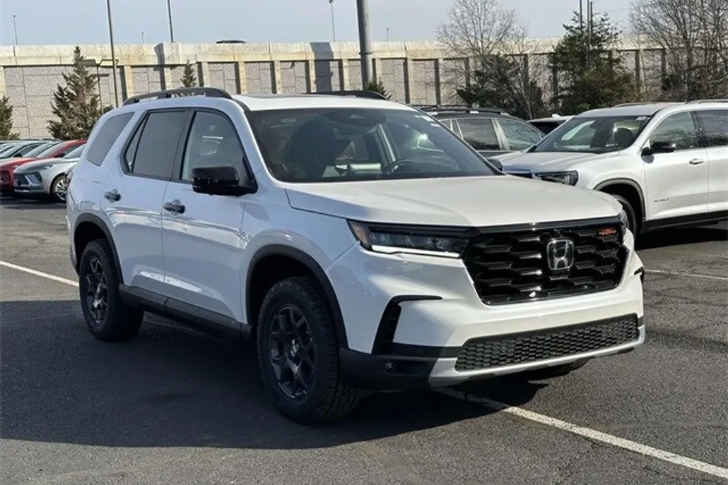 2025 Honda Pilot TrailSport photo 1