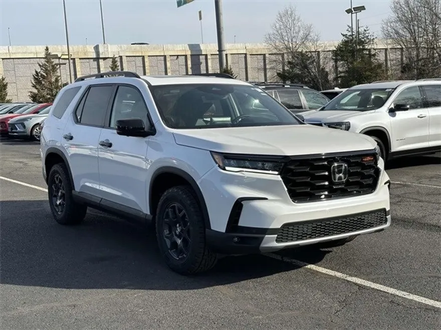 2025 Honda Pilot TrailSport photo 1