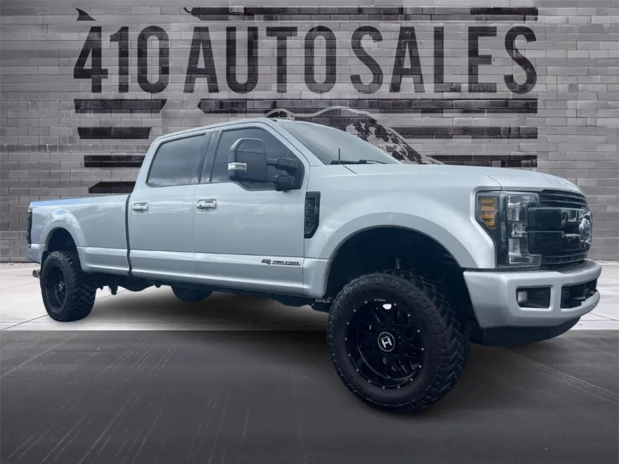 2019 Ford F-350 Lariat photo 1