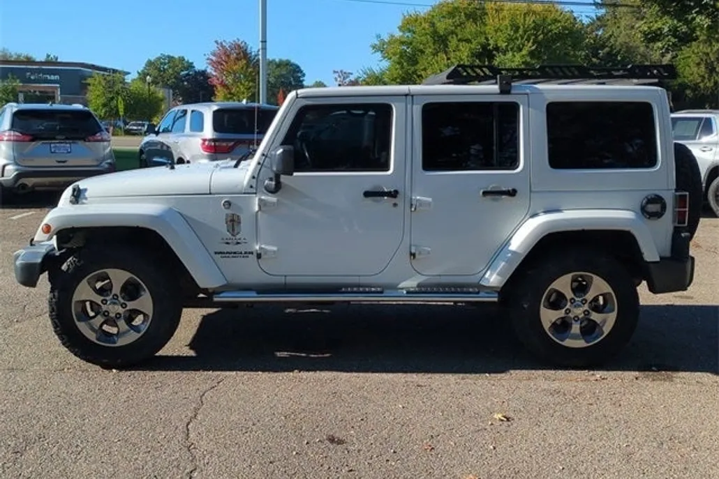 2016 Jeep Wrangler Unlimited Sahara photo 1