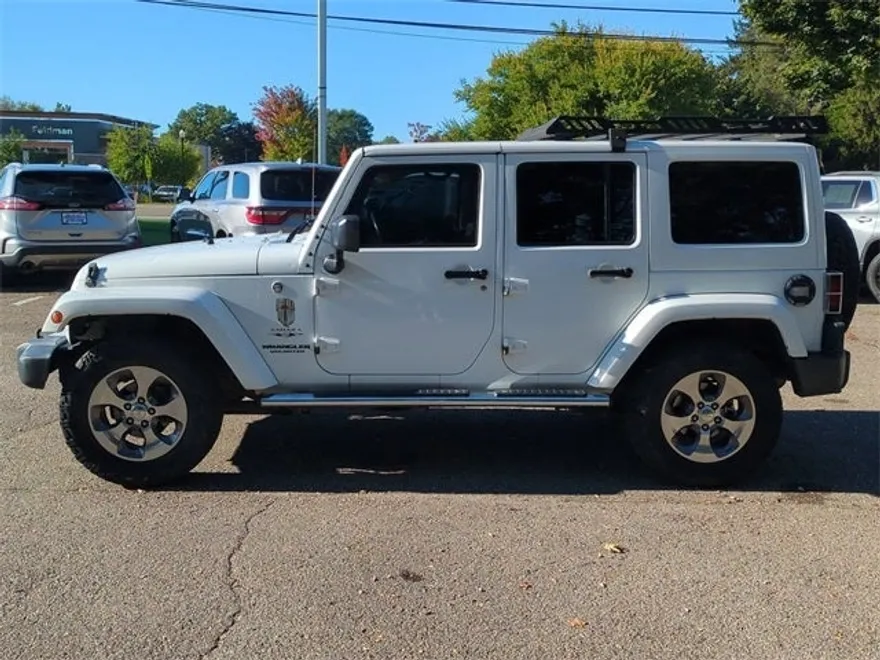 2016 Jeep Wrangler Unlimited Sahara photo 1