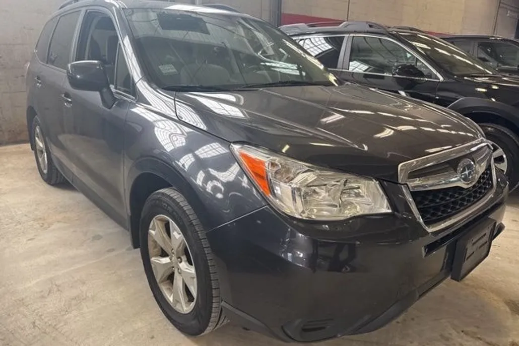 2016 Subaru Forester 2.5i Premium photo 1