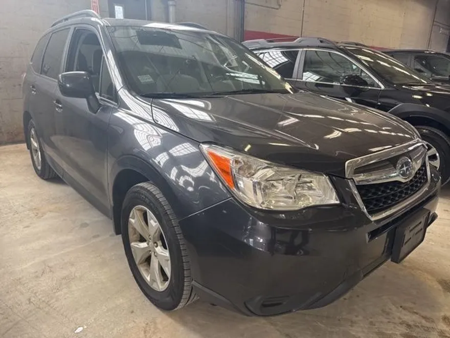 2016 Subaru Forester 2.5i Premium photo 1
