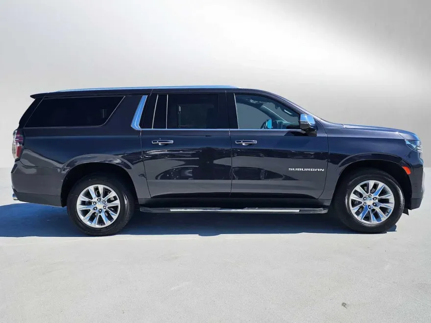 2023 Chevrolet Suburban Premier photo 1