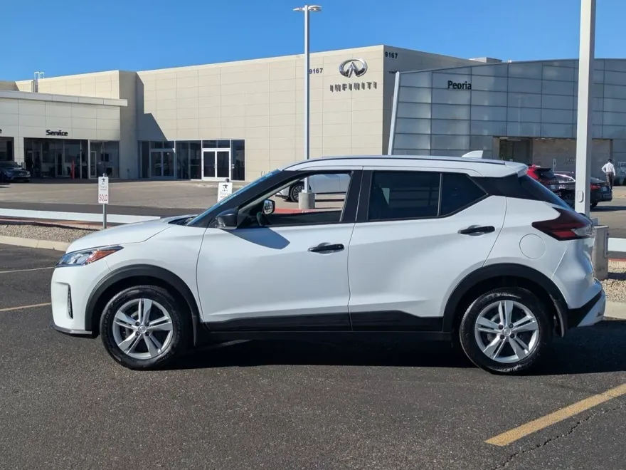 2025 Nissan Kicks Play S photo 1