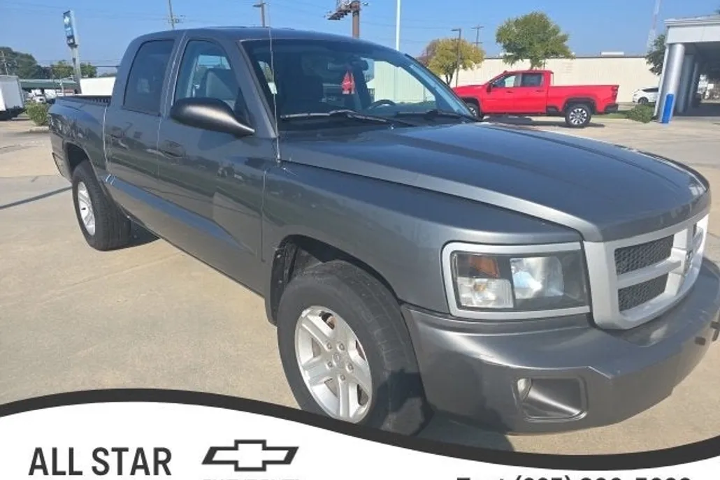 2010 Dodge Dakota SXT photo 1