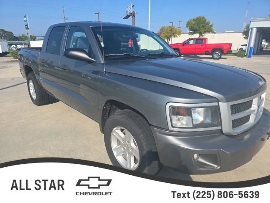 2010 Dodge Dakota SXT photo 1