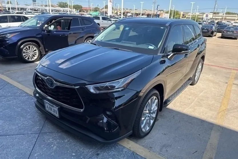 2022 Toyota Highlander Hybrid Limited photo 1