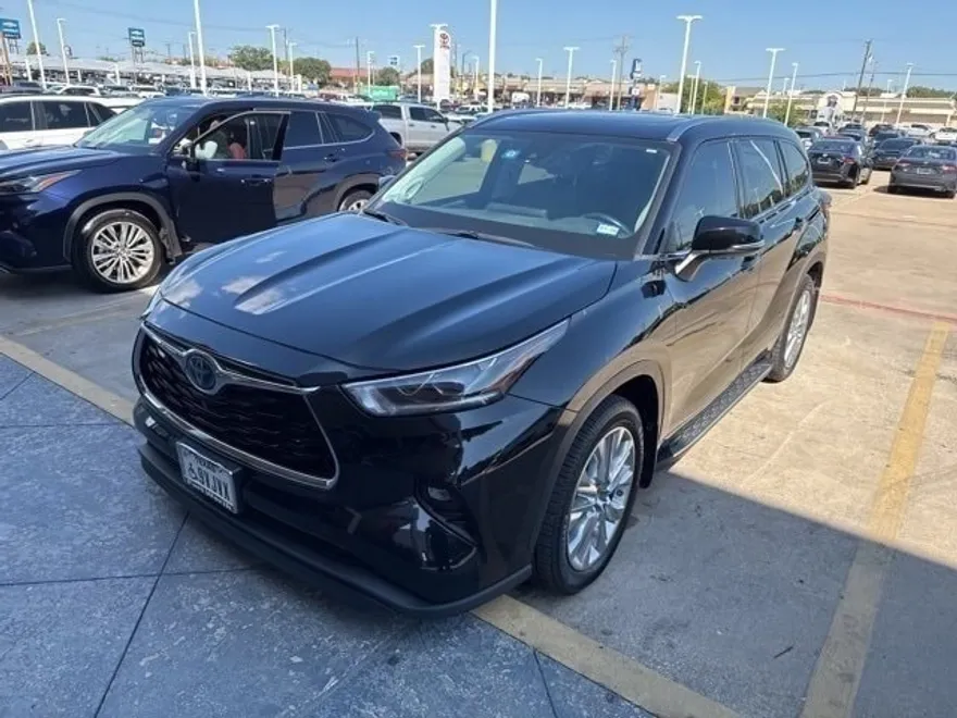 2022 Toyota Highlander Hybrid Limited photo 1