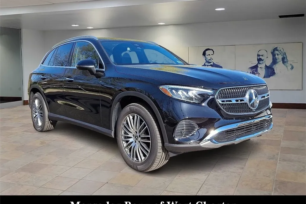 2025 Mercedes Benz GLC 300 4MATIC photo 1