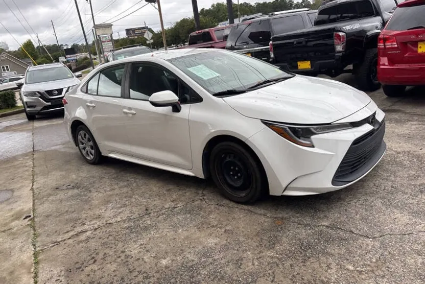 2023 Toyota Corolla LE photo 1