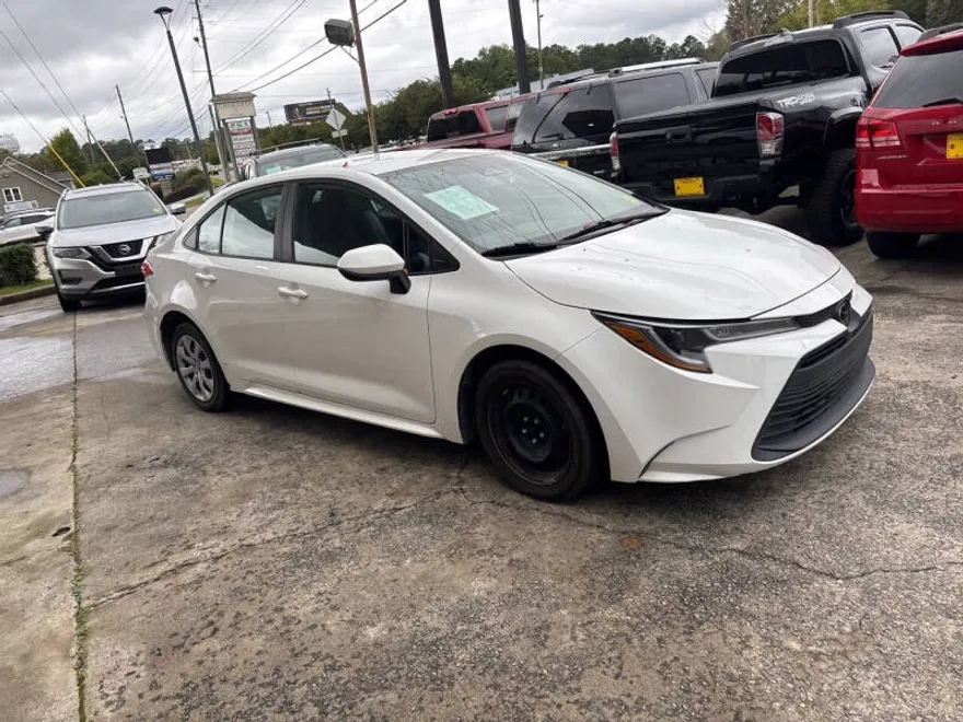 2023 Toyota Corolla LE photo 1