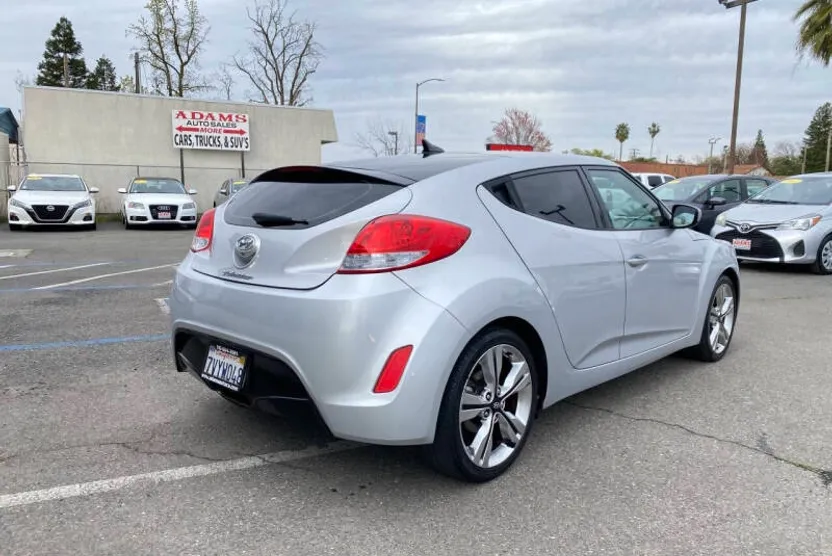 2016 Hyundai Veloster photo 1