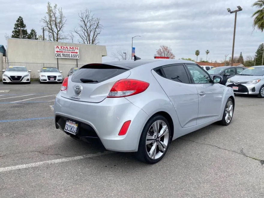 2016 Hyundai Veloster photo 1
