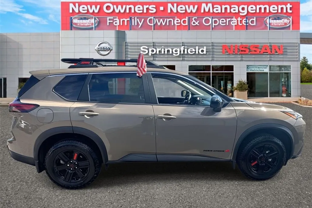 2025 Nissan Rogue SV photo 1