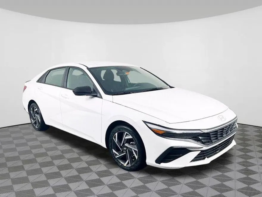 2025 Hyundai Elantra SEL Sport photo 1