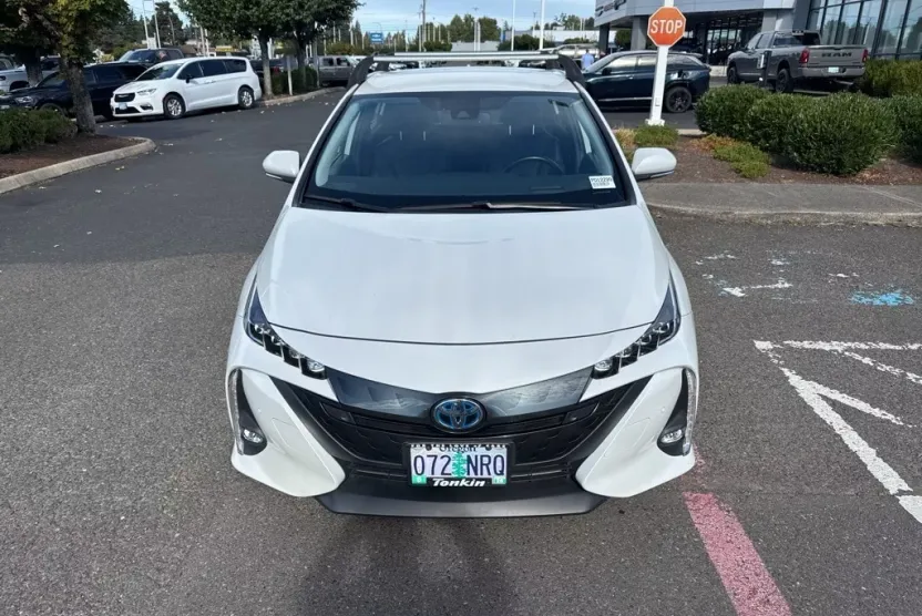 2022 Toyota Prius Prime Limited photo 1